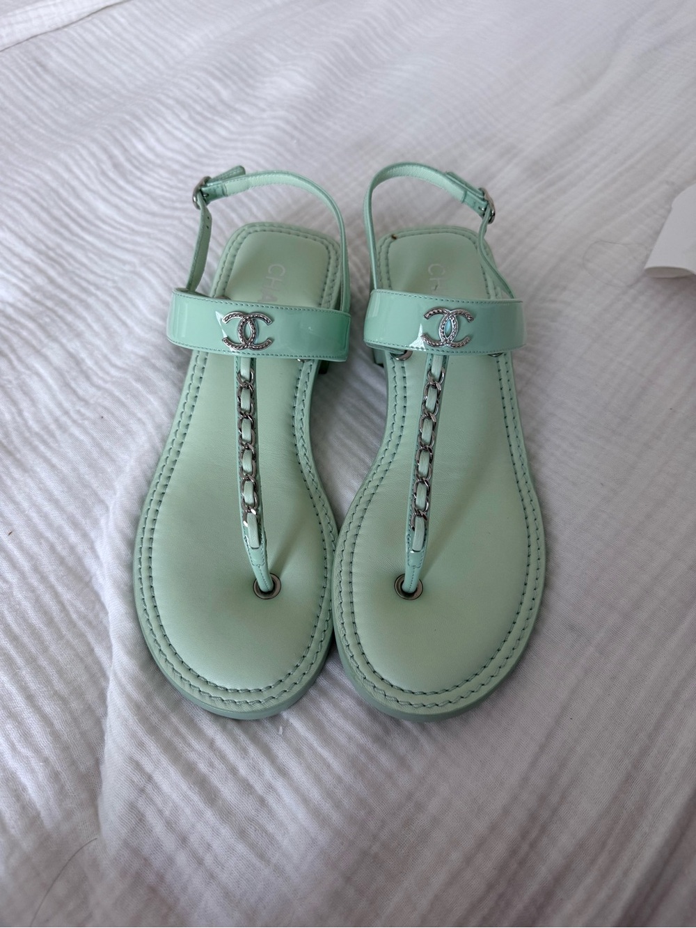 💚 Chanel Pale Green Patent Calfskin Sandals – EU 41 💚